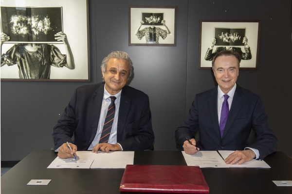 Signature de la convention de partenariat entre l’Université Internationale de Rabat et le CHU Montréal Canada