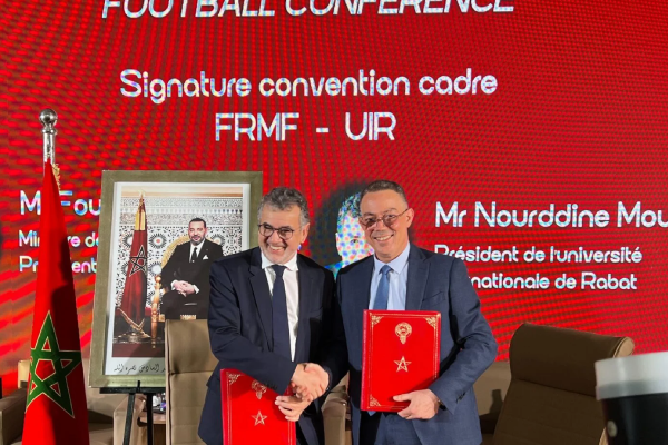 A travers sa Direction Générale de la Formation Continue, L’Université Internationale de Rabat a signé une convention de partenariat avec la Fédération Royale Marocaine de Football (FRMF)
